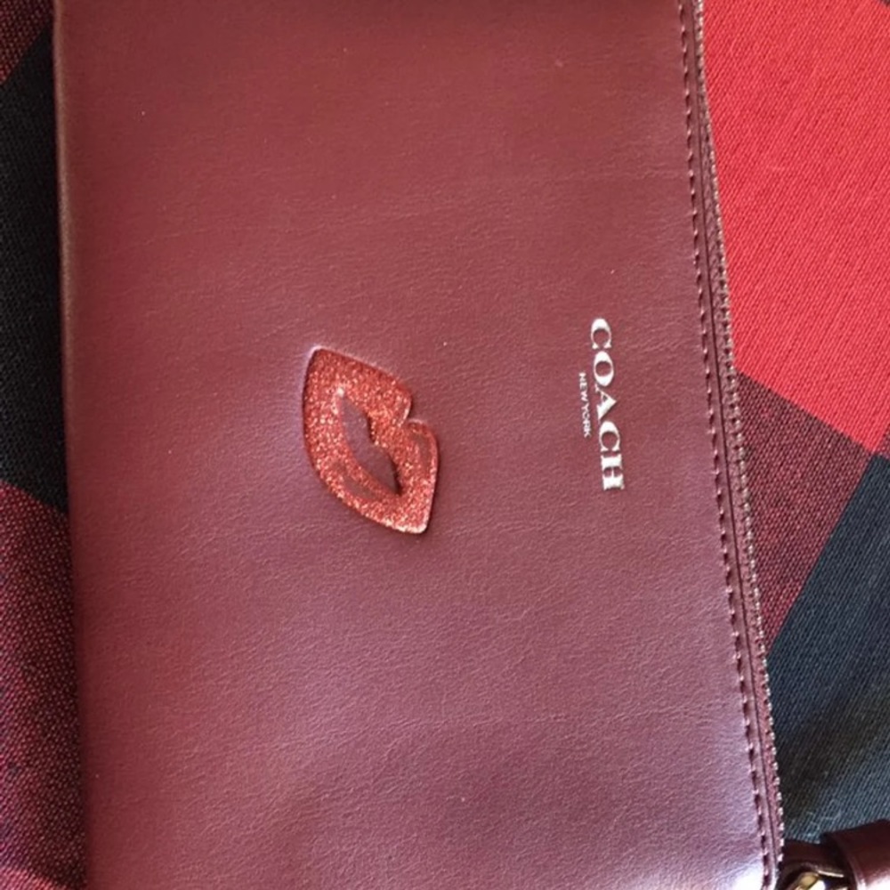 NWT Coach Wristlet w/ Glitter Lip - Picture 2 of 4